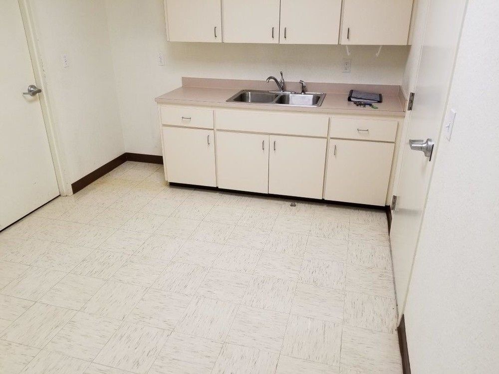 East Tampa / Brandon Warehouse w/ HVAC for Lease: 10350 Fisher Ave, Tampa, FL 33619